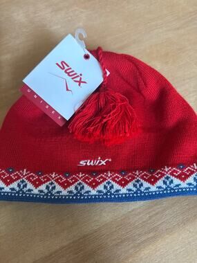 swix Unisex Bjorn Hat one size Merino Wool Blend Red Fair Isle Made in Canada